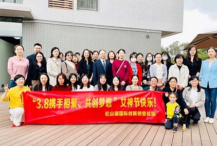 38妇女节合影
